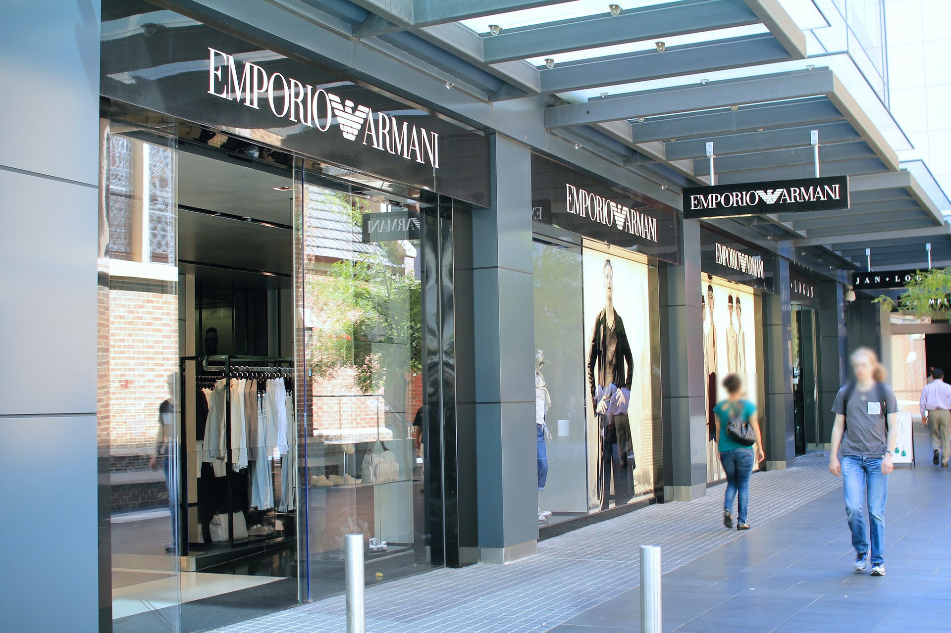 armani-store-265115_1920 Armani store 265115 1920